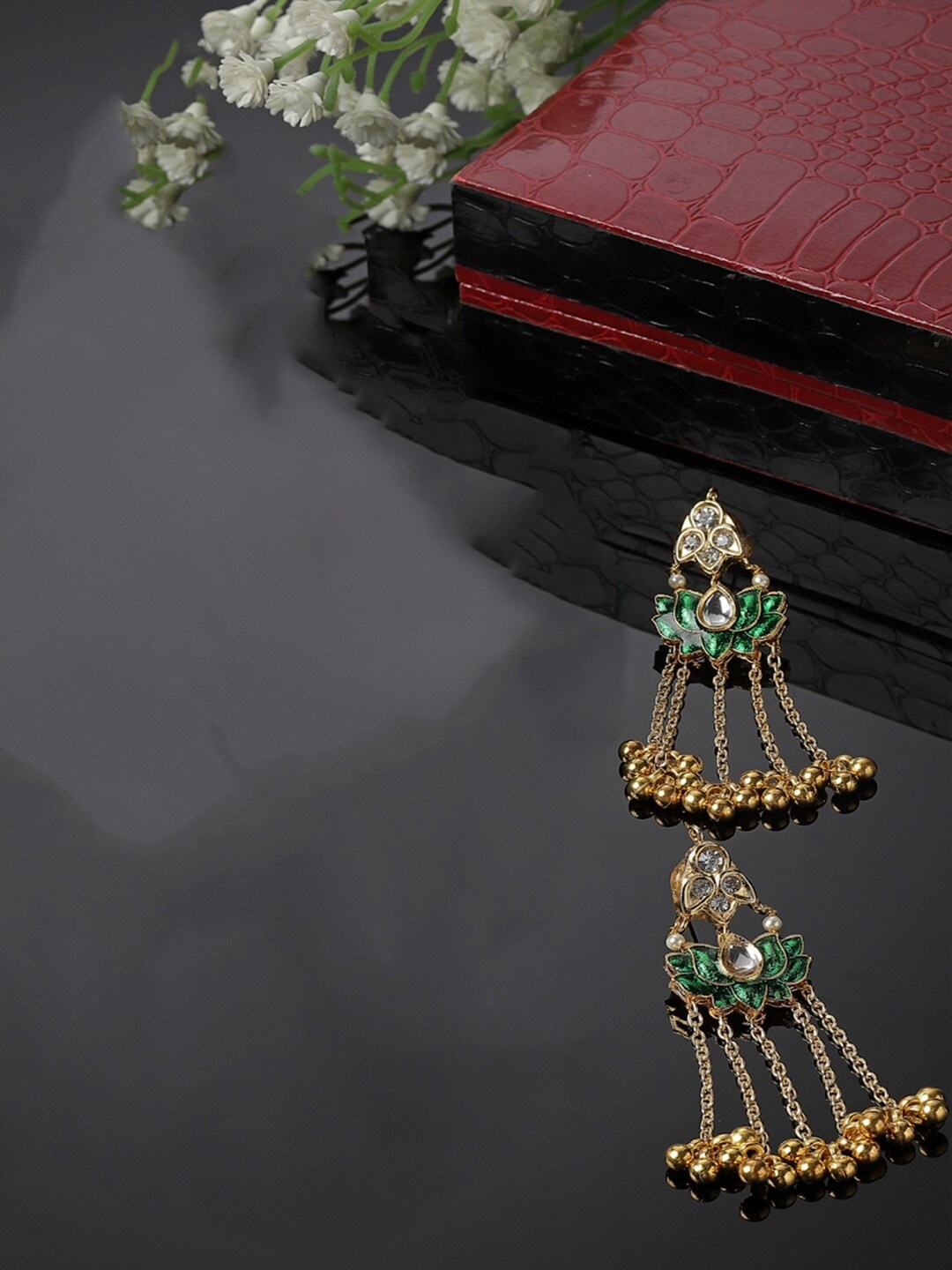 

DUGRISTYLE Gold-Plated Kundan Contemporary Chandelier Drop Earrings