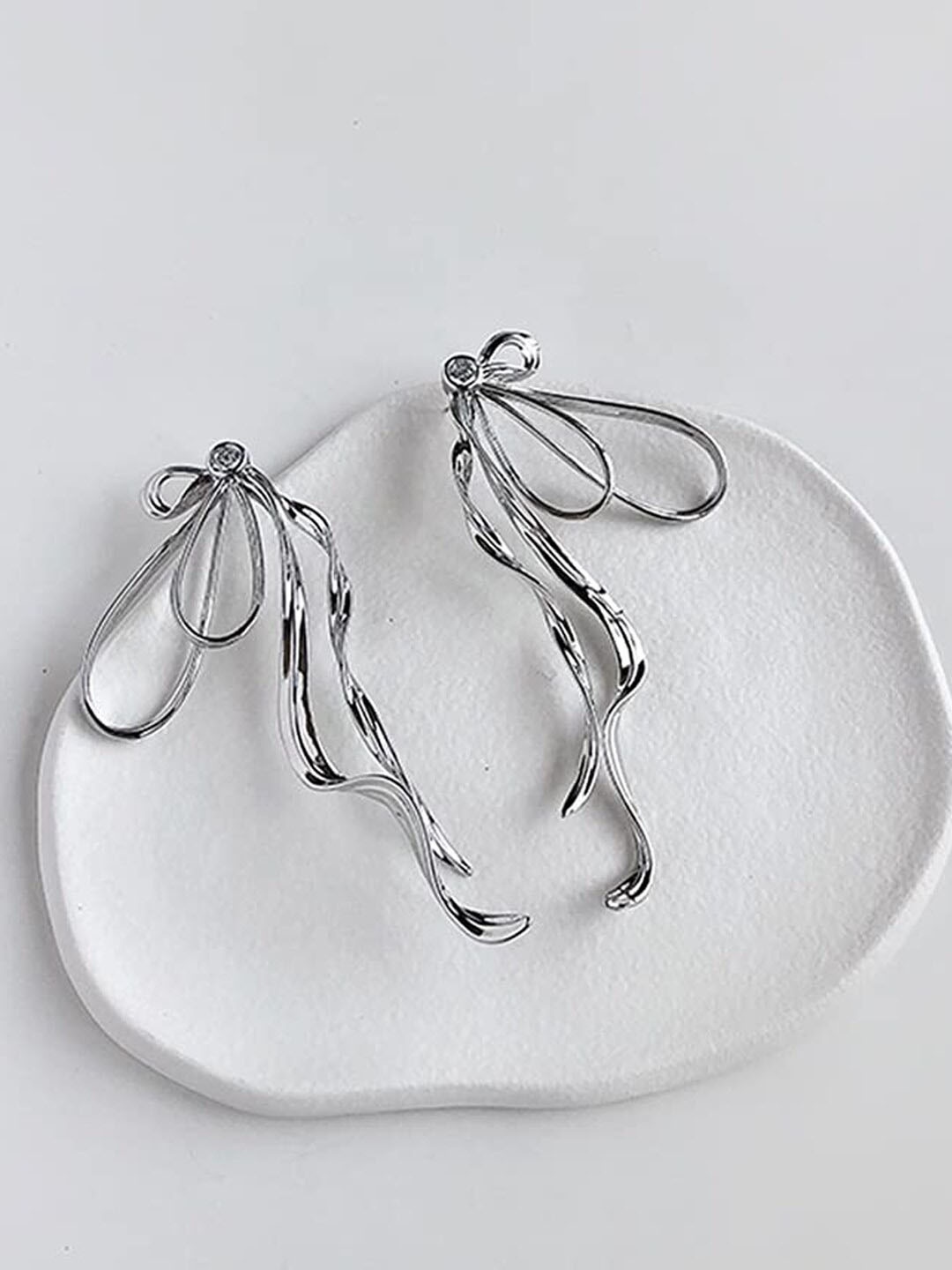 

FIMBUL Silver-Plated Stone-Studded Wired Bow Drop Earrings