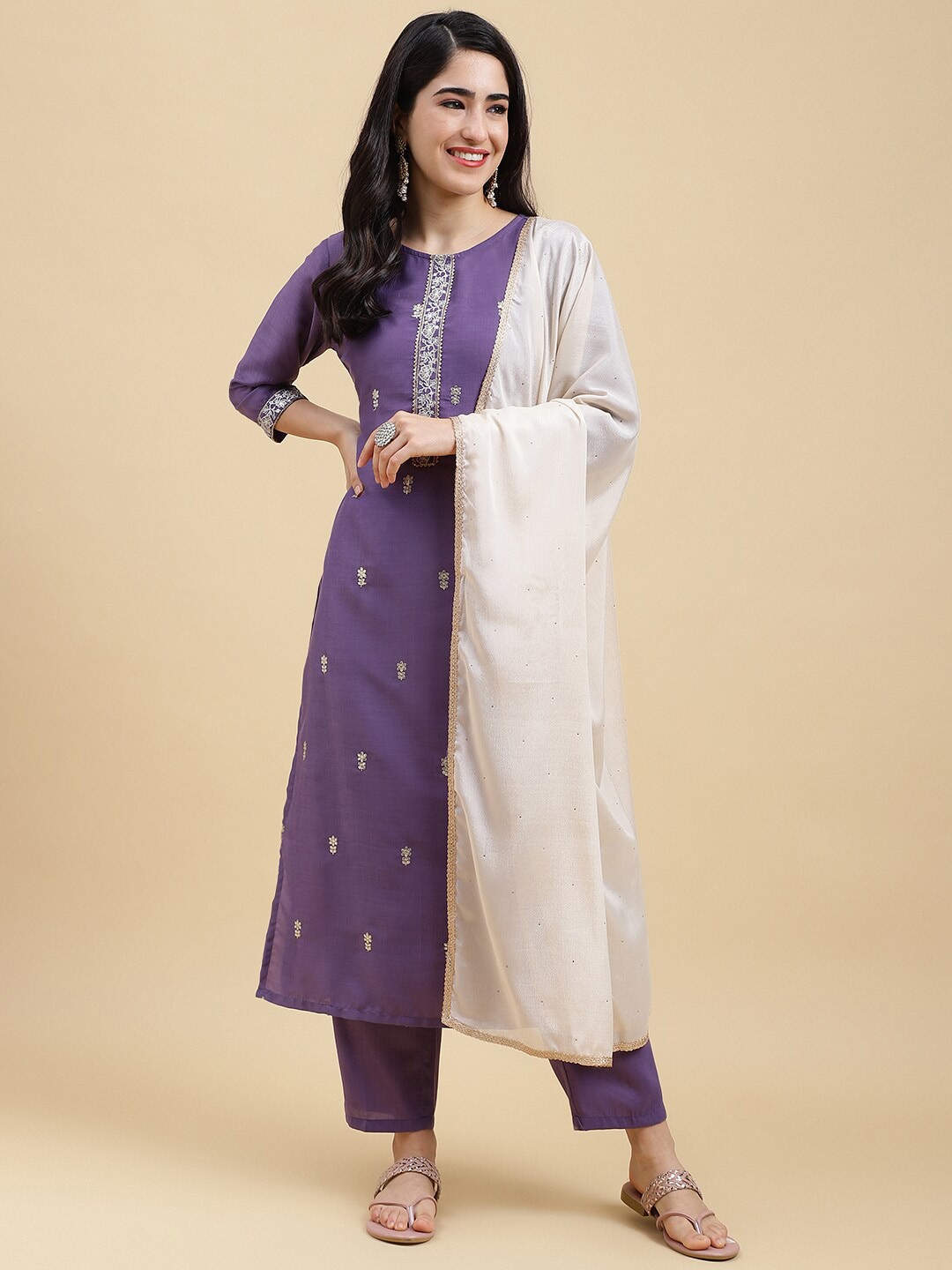 

J Turritopsis Floral Embroidered Gotta Patti Kurta With Trousers & Dupatta, Lavender