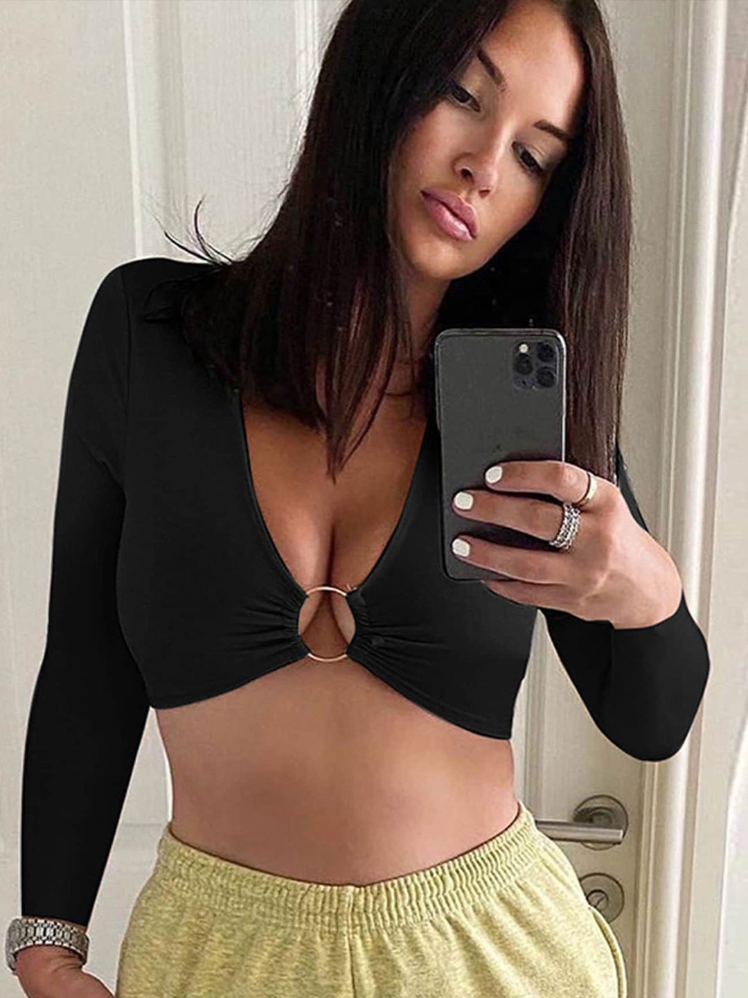 

LULU & SKY Scoop Neck Cut-Out Detailed Crop Fitted Top, Black