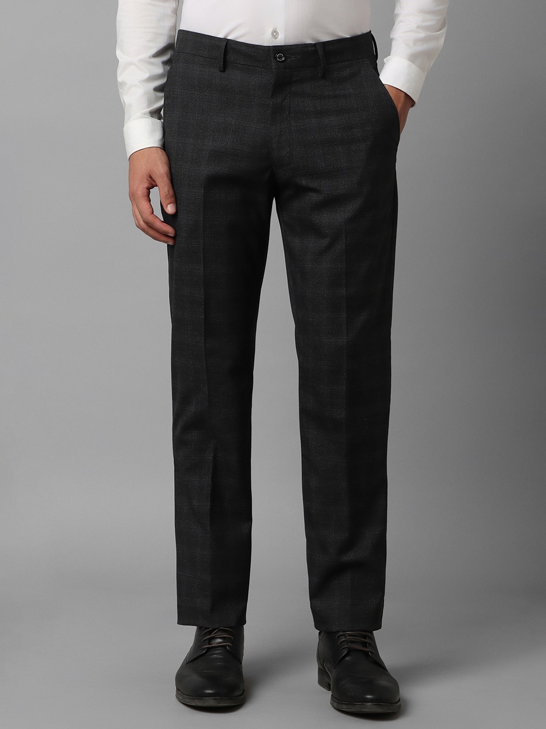

Louis Philippe Men Slim Fit Mid-Rise Checked Plain Formal Trousers, Black