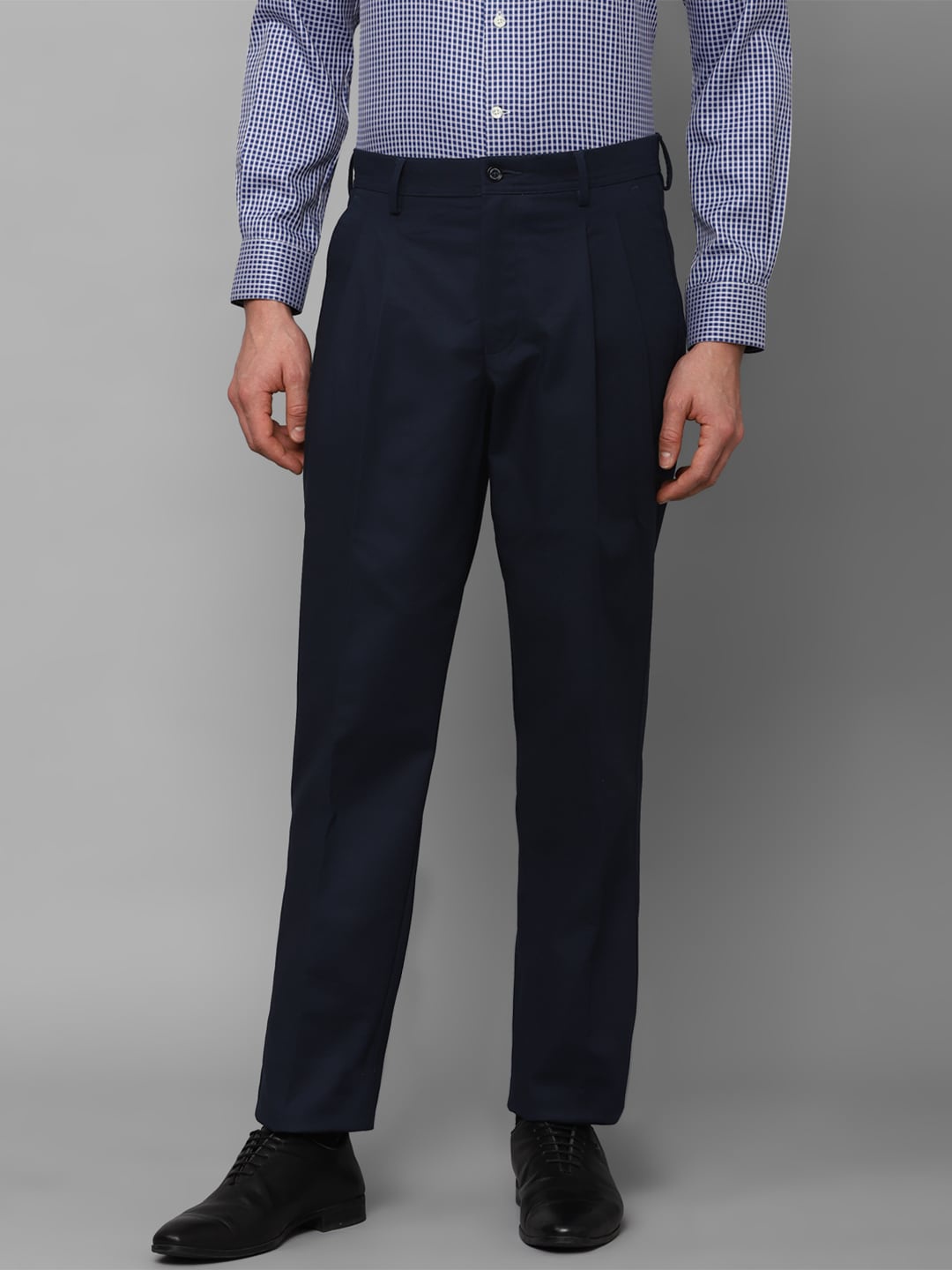 

Louis Philippe Men Mid-Rise Plain Pleated Formal Trousers, Navy blue