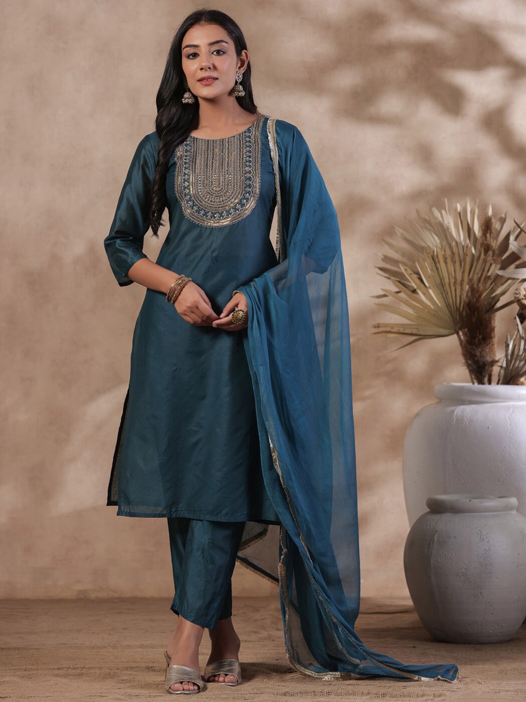 

Ishin Blue Ethnic Motifs Yoke Design Sequinned Regular Kurta with Trousers & Dupatta