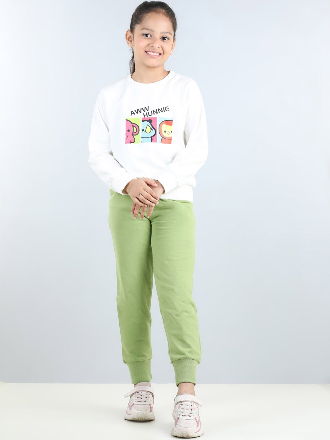 

AWW HUNNIE Girls Graphic Printed Round Neck Sweatshirt & Mid-Rise Joggers, White