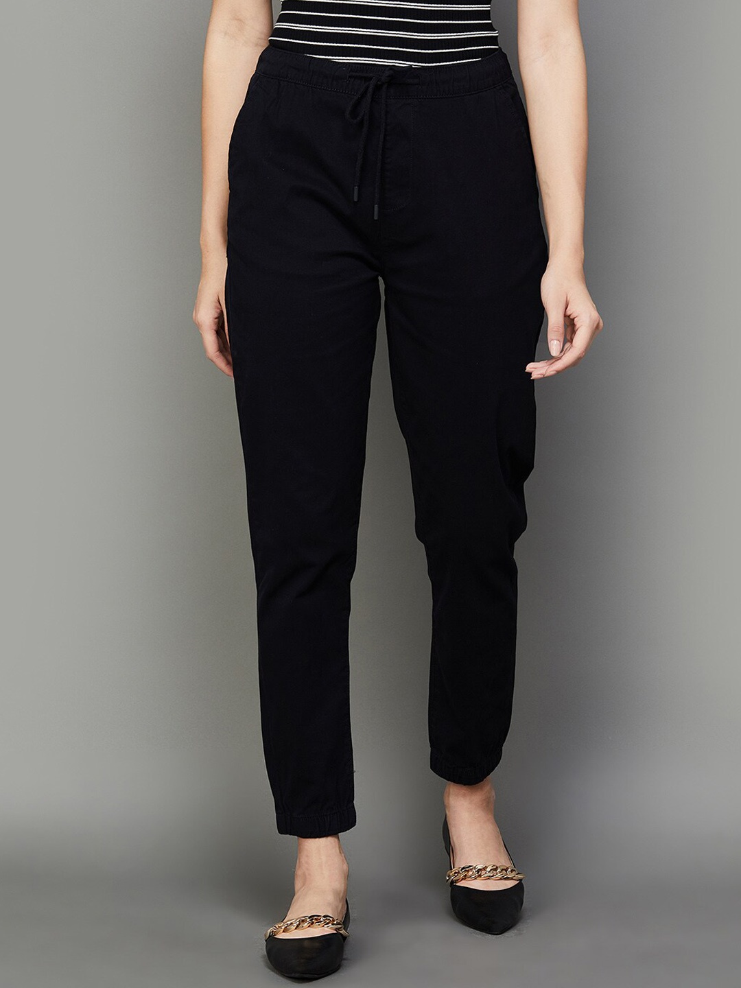 

CODE by Lifestyle Women Regular Fit Mid Rise Joggers, Black
