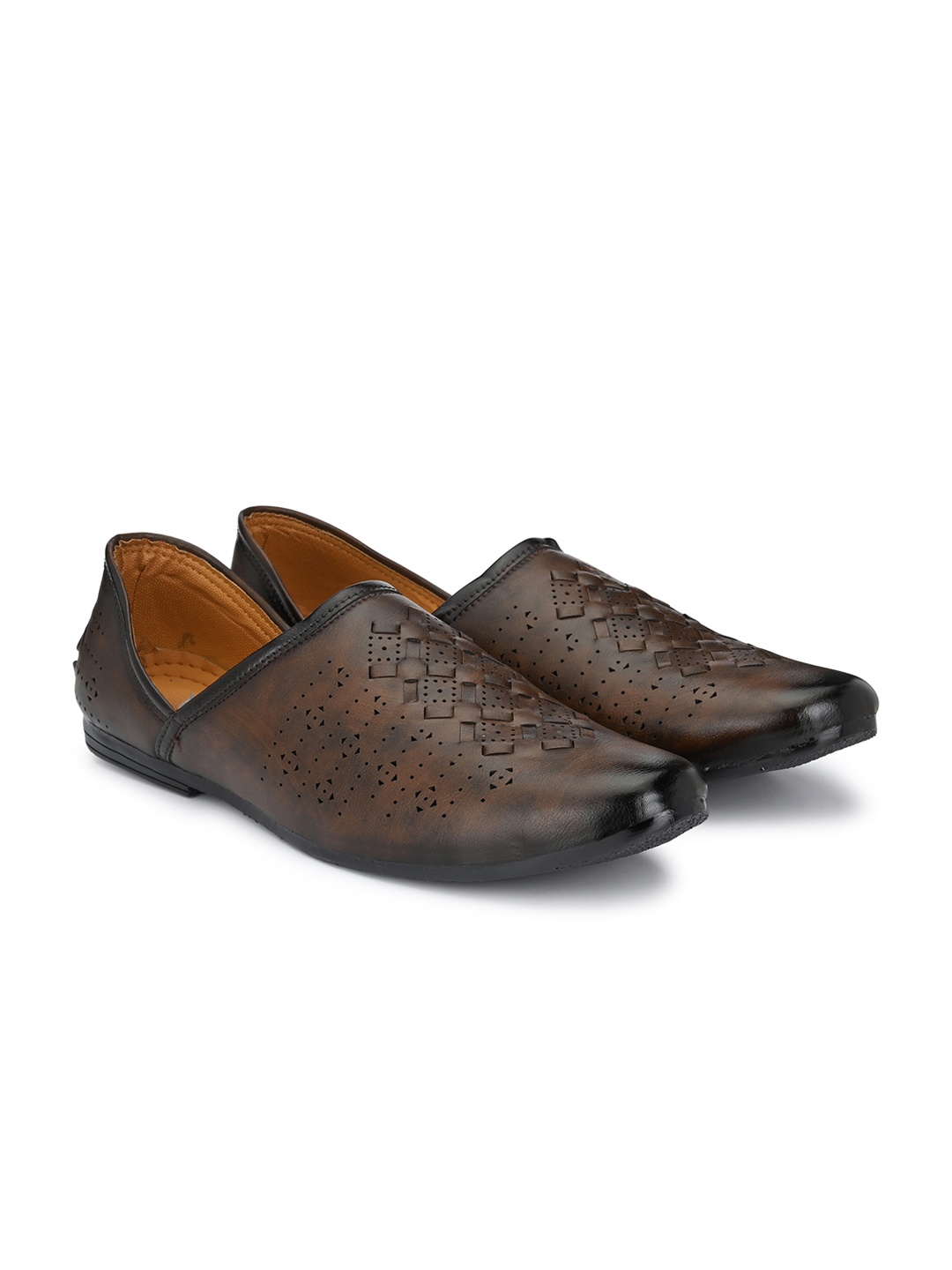 

Vellinto Men Mars Textured Lightweight Mojaris With Laser Cuts, Brown