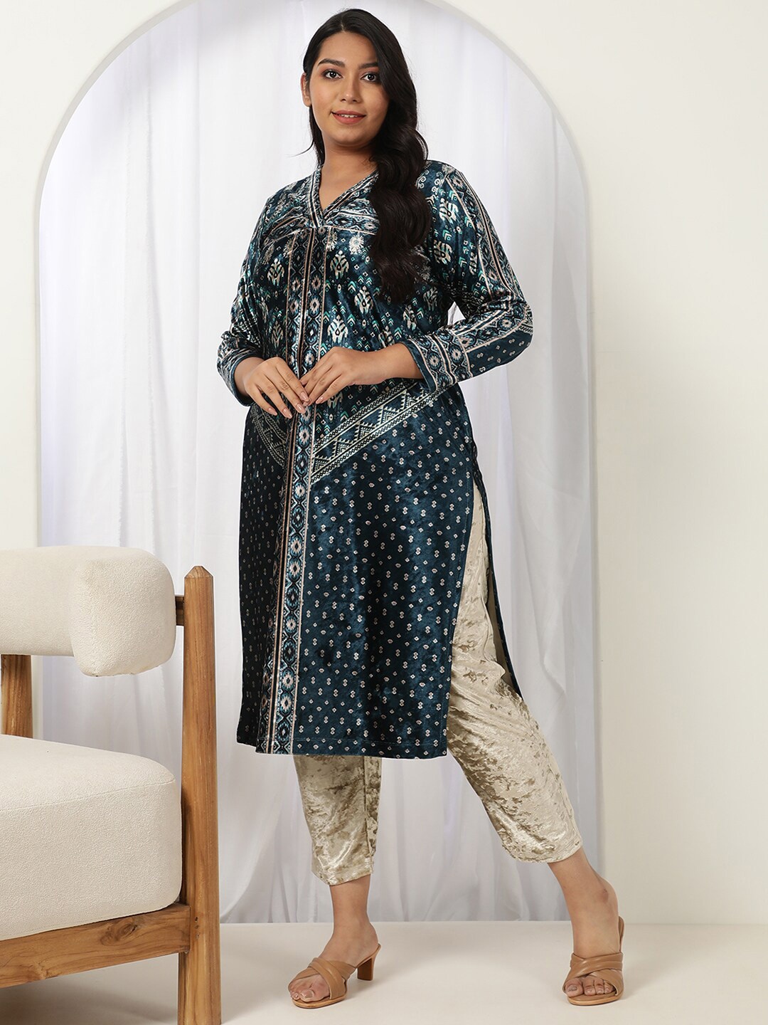 Amydus Plus Size Ethnic Motifs Printed V-Neck Velvet Kurta, Teal