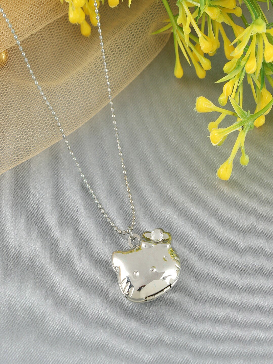 

UNIVERSITY TRENDZ Silver-Plated Kitty Shiny Pendant With Chain