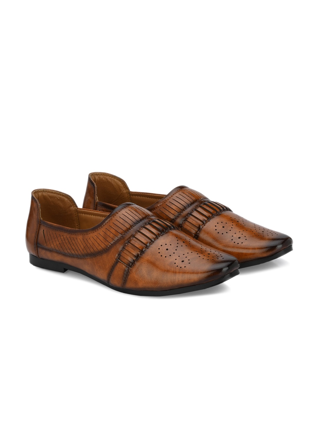 

Vellinto Men Crown Textured Lightweight Mojaris With Laser Cuts, Tan