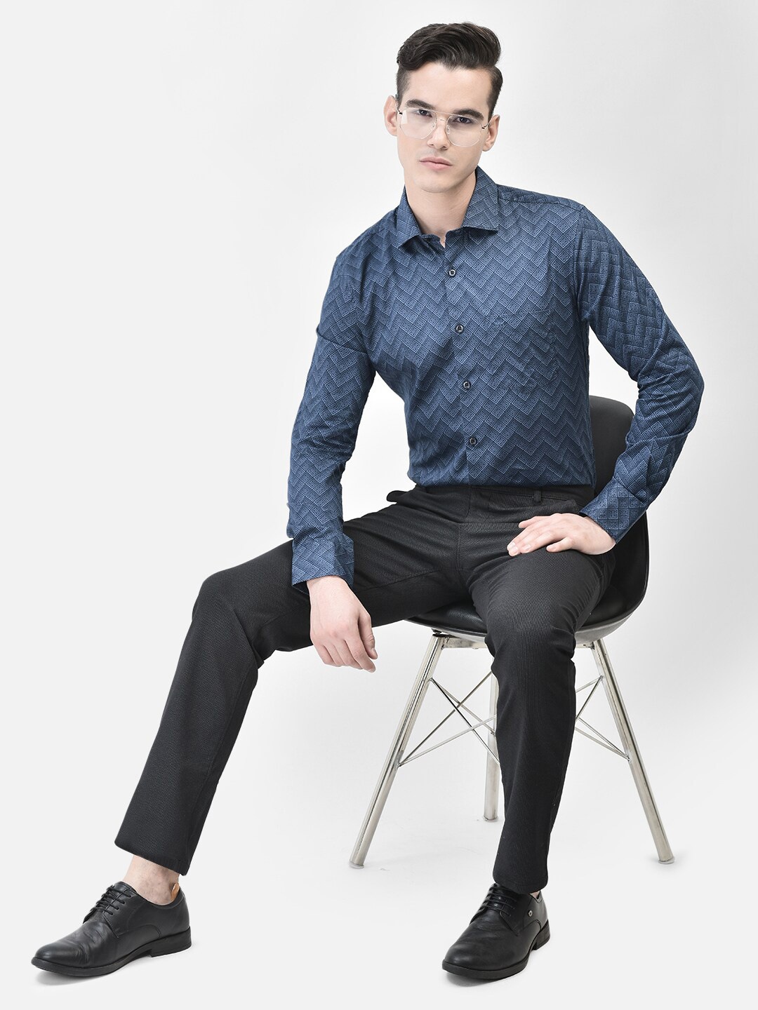 

Crimsoune Club Geometric Printed Slim Fit Pure Cotton Casual Shirt, Navy blue
