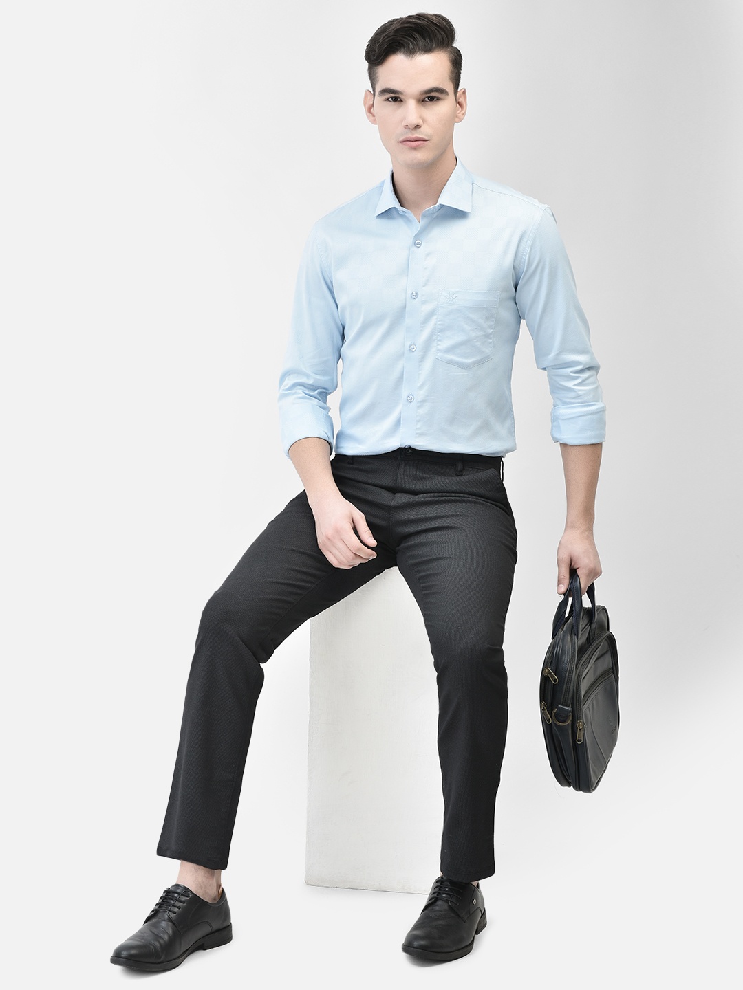 

Crimsoune Club Slim Fit Geometric Self Design Casual Shirt, Blue