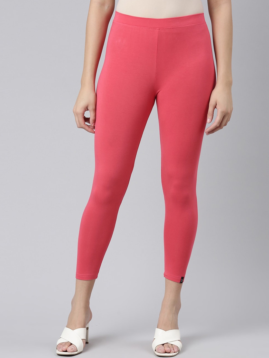 

Twin Birds Women Solid Skinny Fit High Ankle Cropped Leggings, Pink