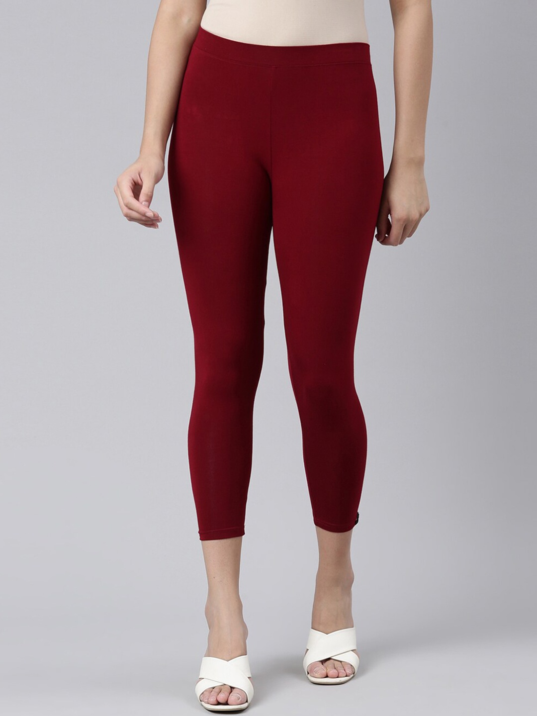 

Twin Birds Women Solid Skinny Fit High Ankle Cropped Leggings, Red