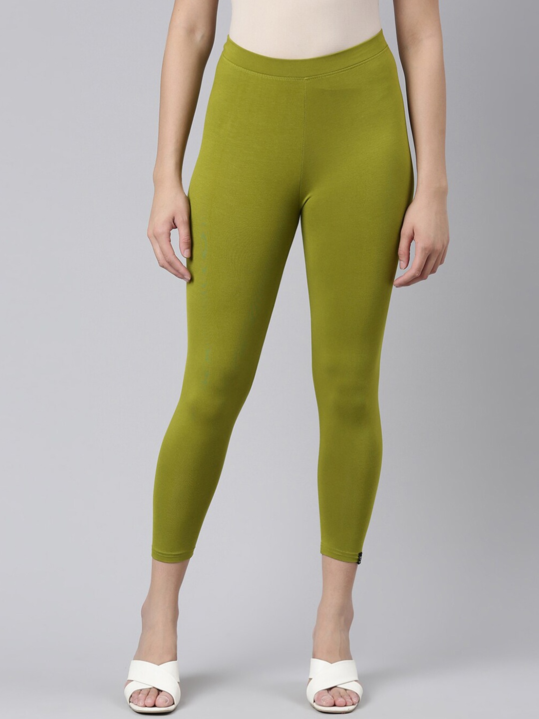 

Twin Birds Women Solid Skinny Fit High Ankle Cropped Leggings, Green