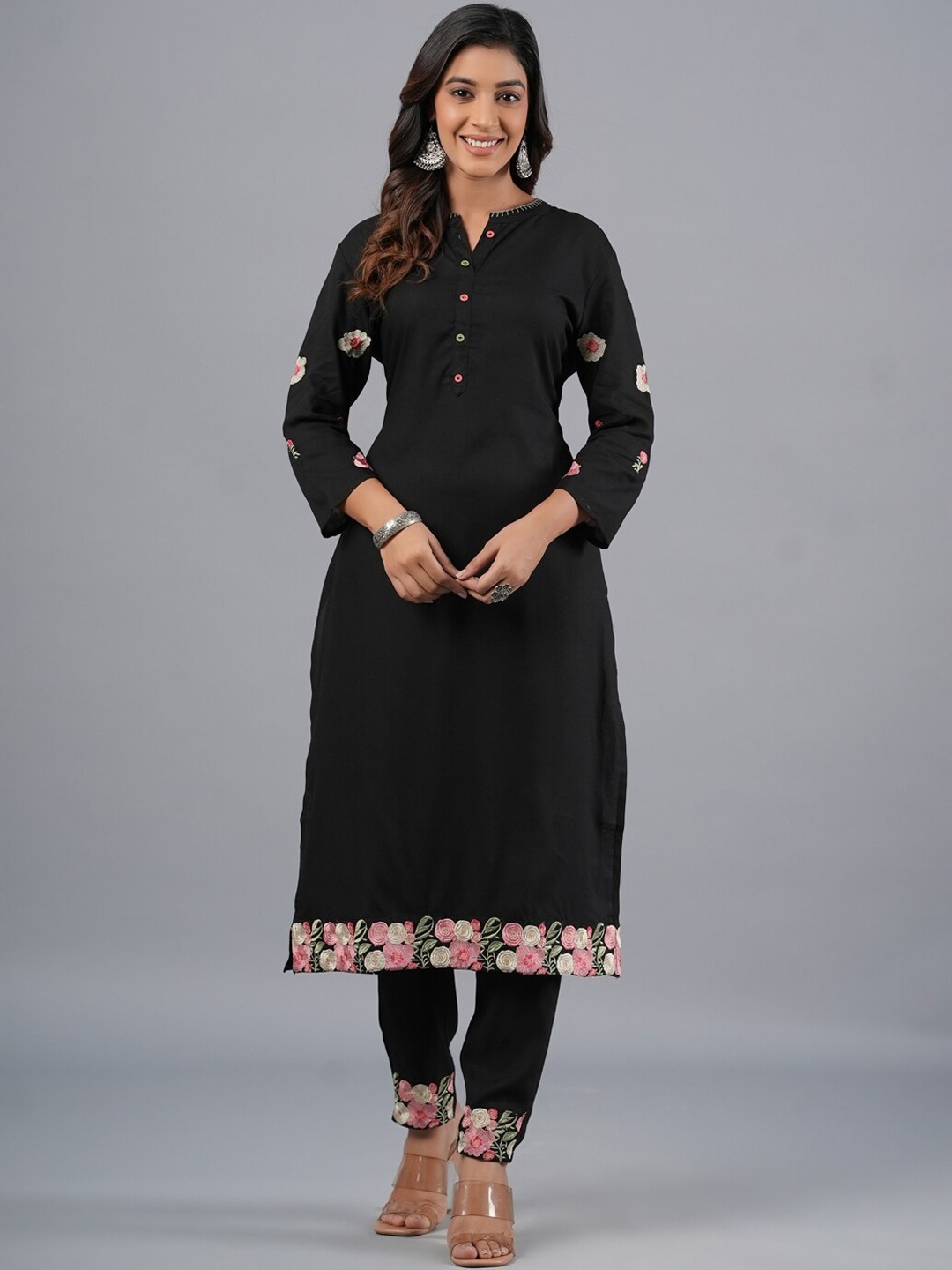 

Amchoor Floral Embroidered Straight Kurta with Trouser, Black