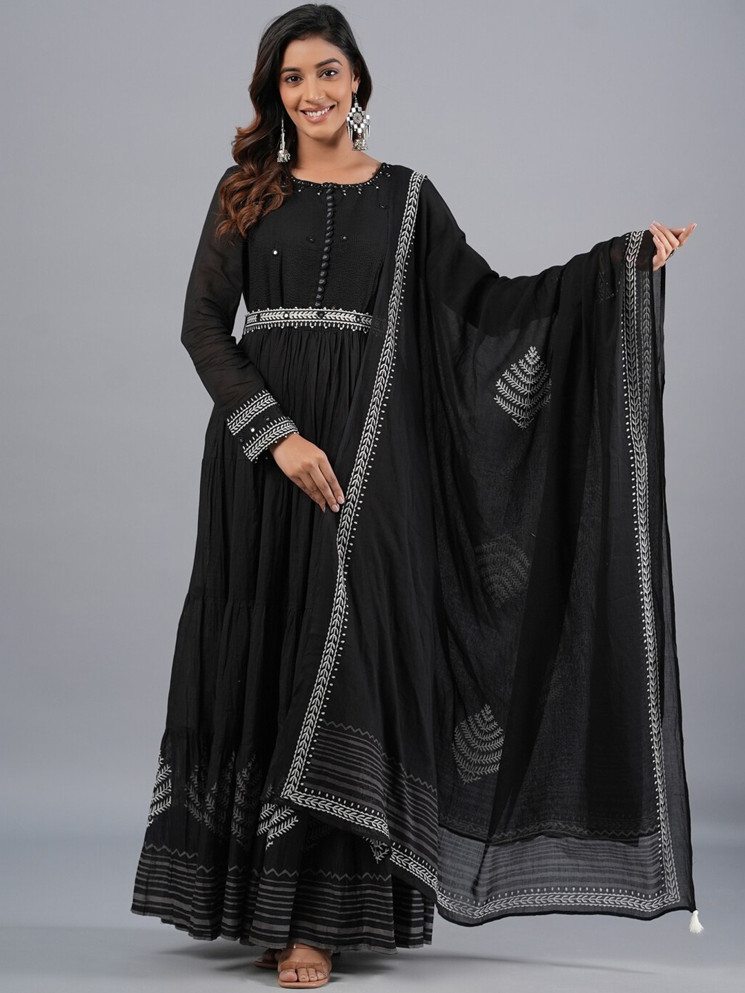

Amchoor Embellished Ethnic Dress With Dupatta & belt, Black