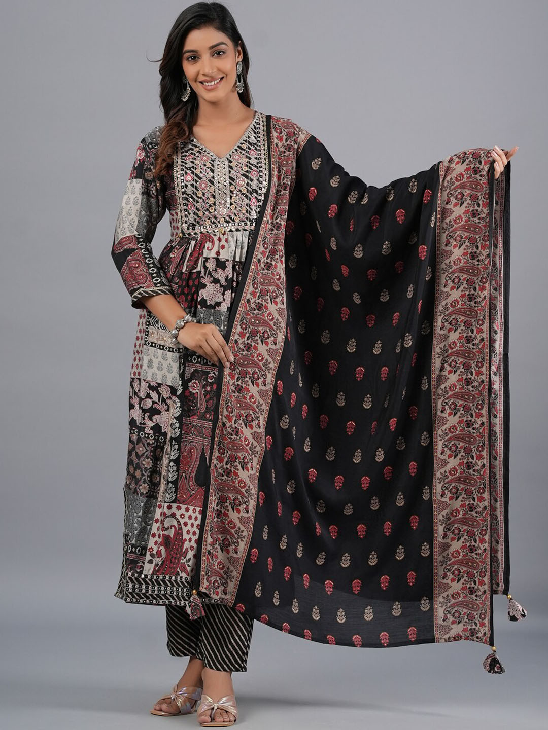 

Amchoor Floral Printed Thread Work Detailed A-Line Kurta & Trouser With Dupatta, Black