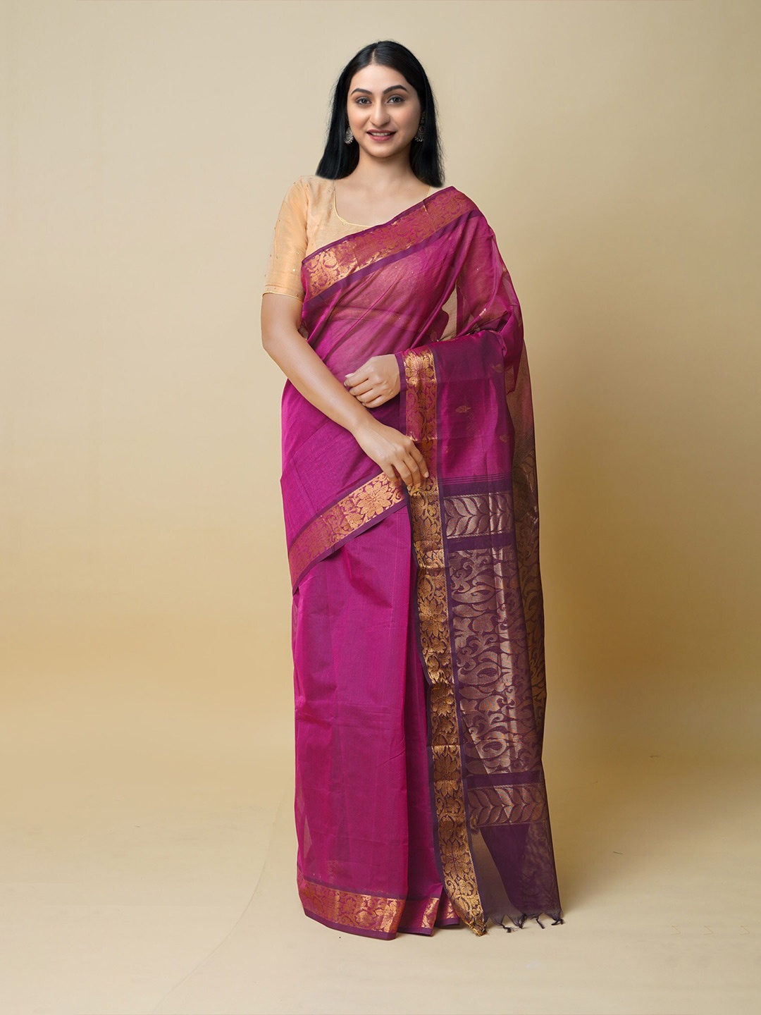 

Unnati Silks Solid Zari Silk Cotton Handloom Gadwal Saree, Maroon