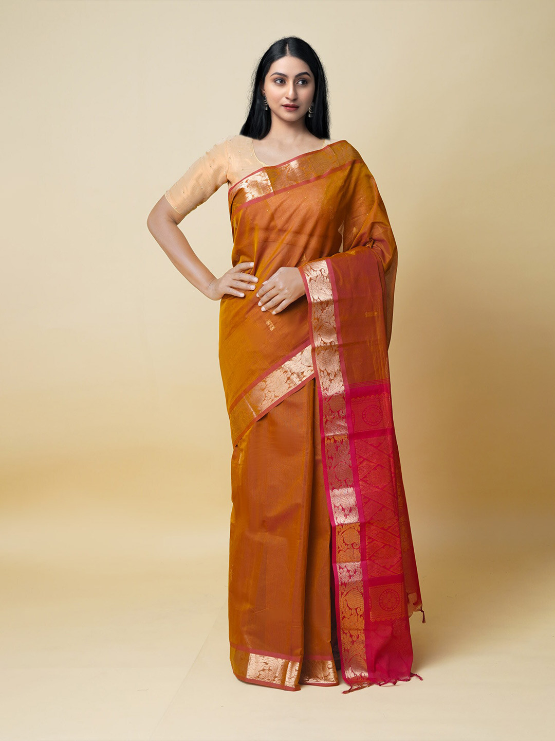 

Unnati Silks Woven Design Zari Silk Cotton Handloom Gadwal Saree, Brown
