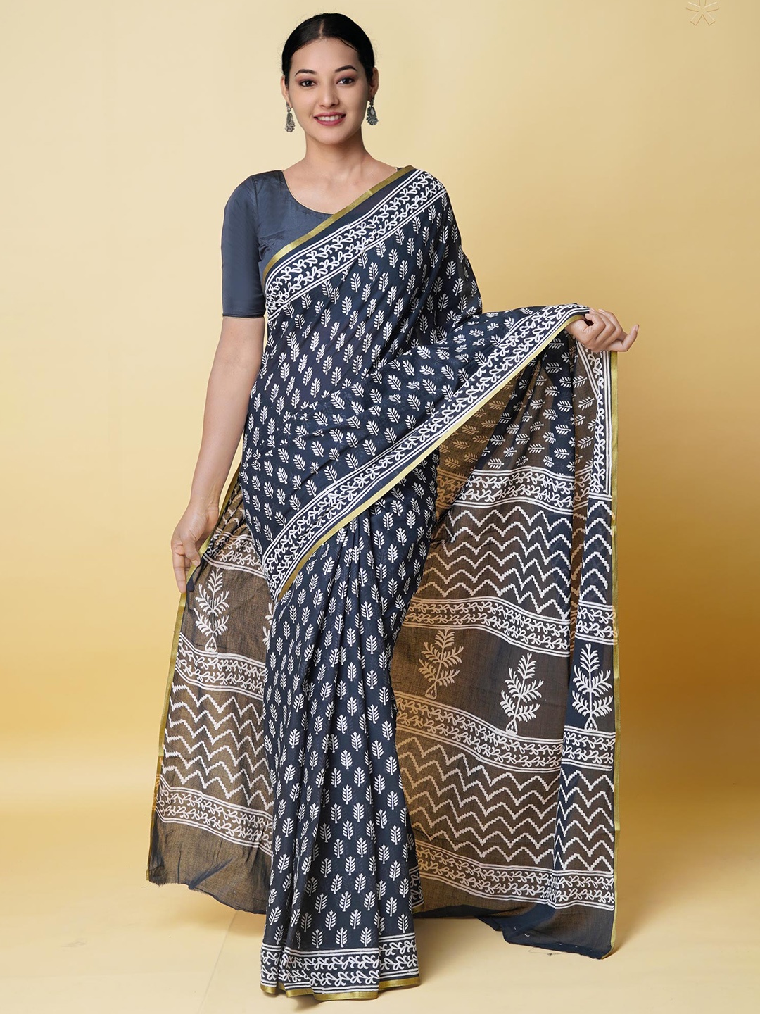 

Unnati Silks Ethnic Motifs Zari Pure Cotton Handloom Block Print Saree, Black