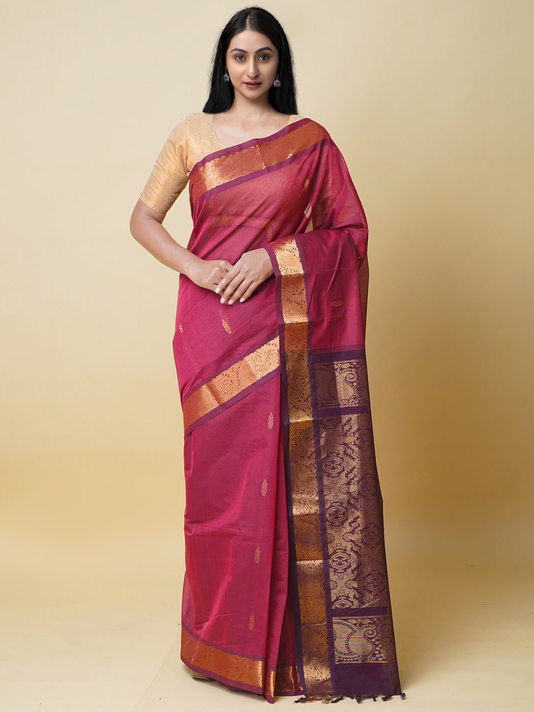 

Unnati Silks Woven Design Zari Silk Cotton Handloom Gadwal Saree, Maroon