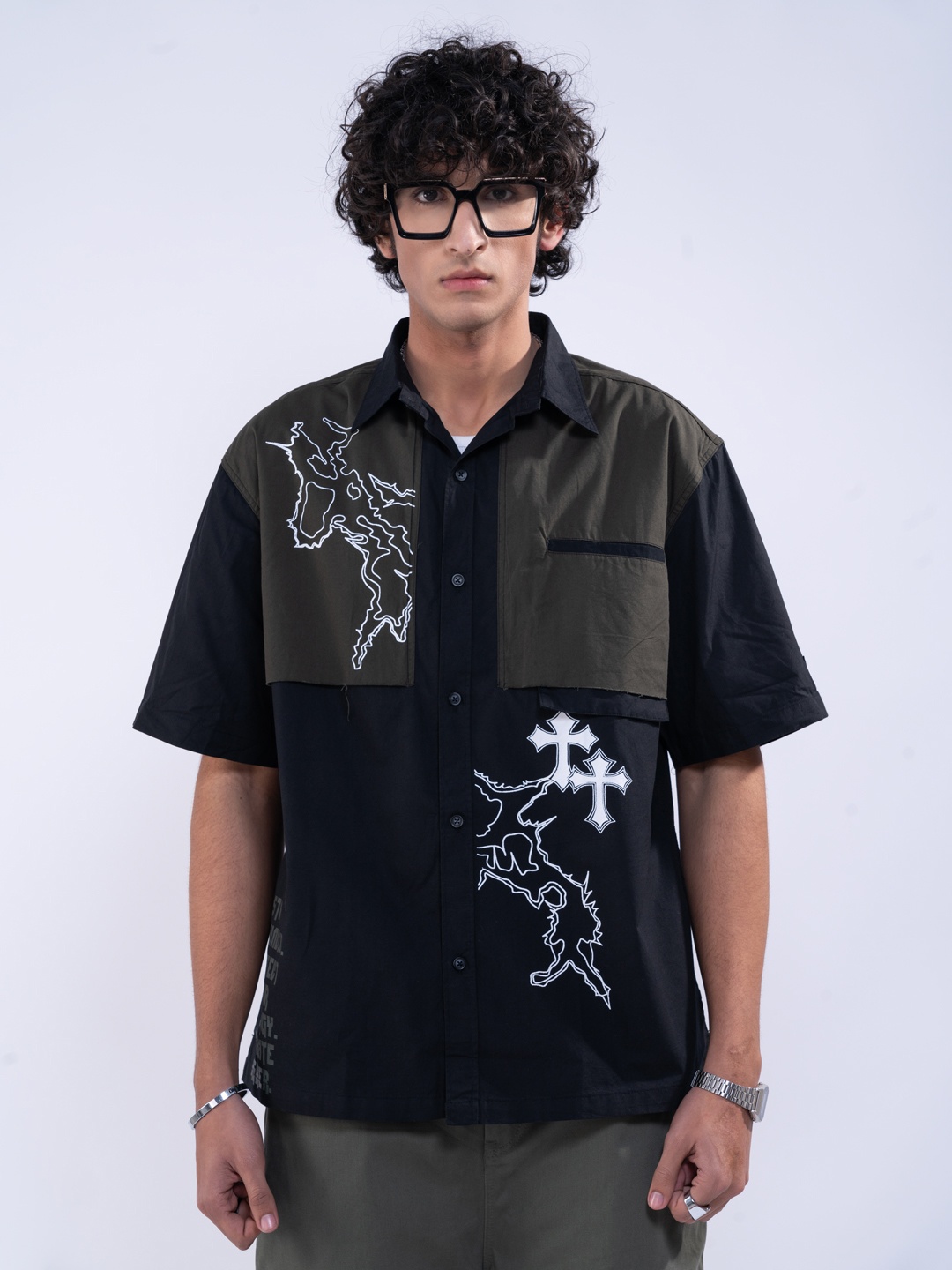 

UNRL Men Opaque Graphic Printed Drop-Shoulder Sleeves Pure Cotton Casual Shirt, Black
