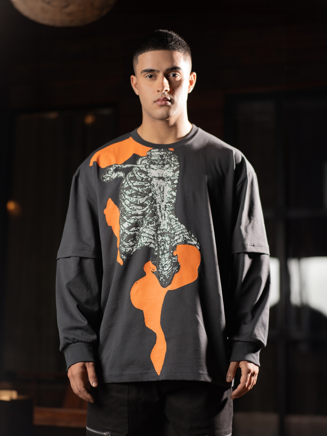 

UNRL Men Graphic Printed Relaxed Fit Pure Cotton T-shirt, Charcoal