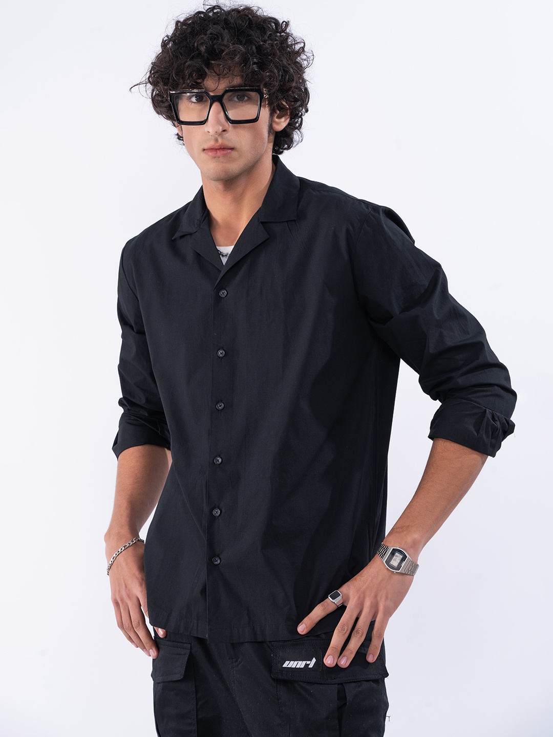 

UNRL Men Pure Cotton Graphic Printed Casual Shirt, Black