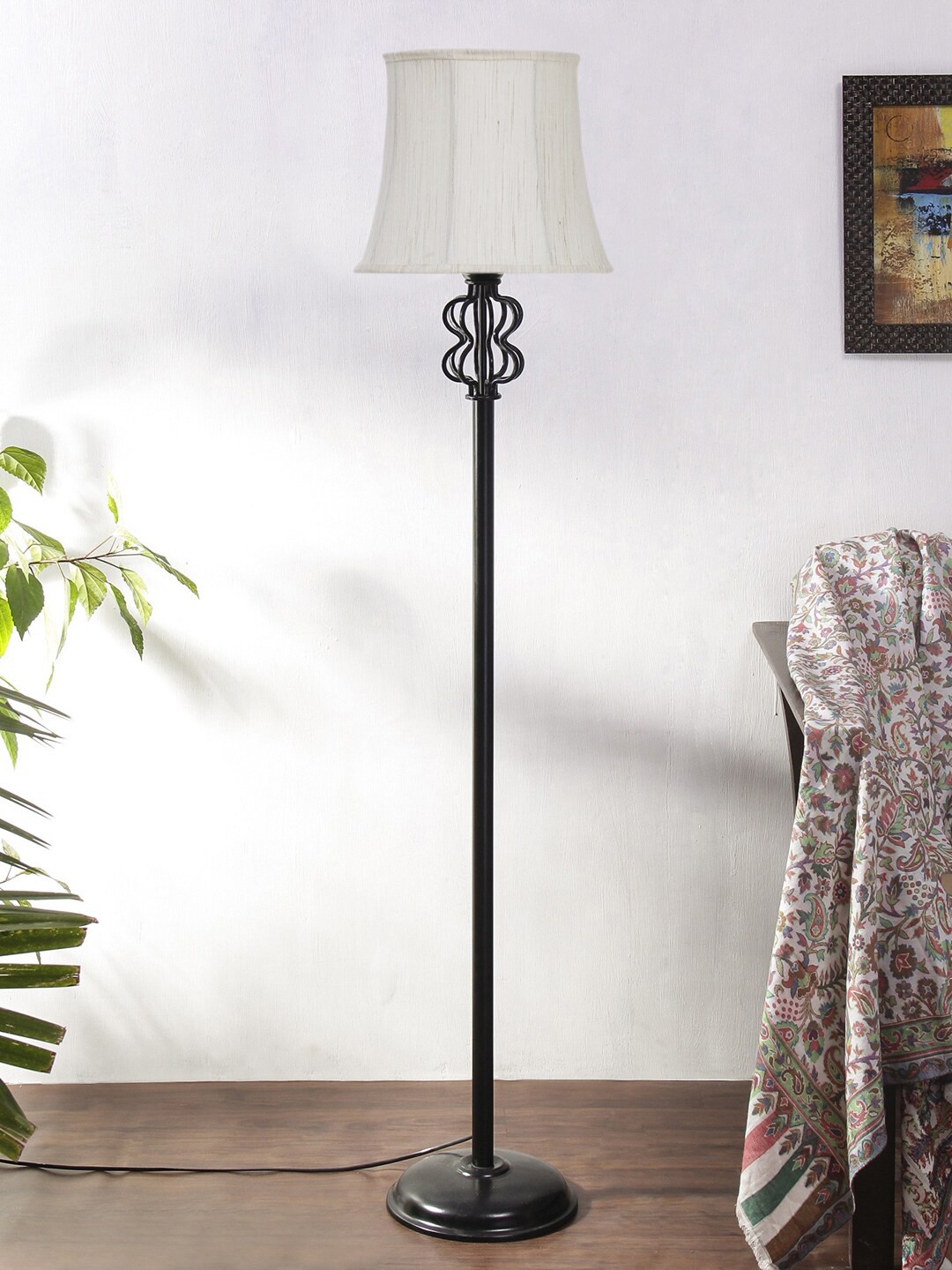 

Devansh Off White & Black Soft Back Cotton Snake Iron Basket Floor Lamp