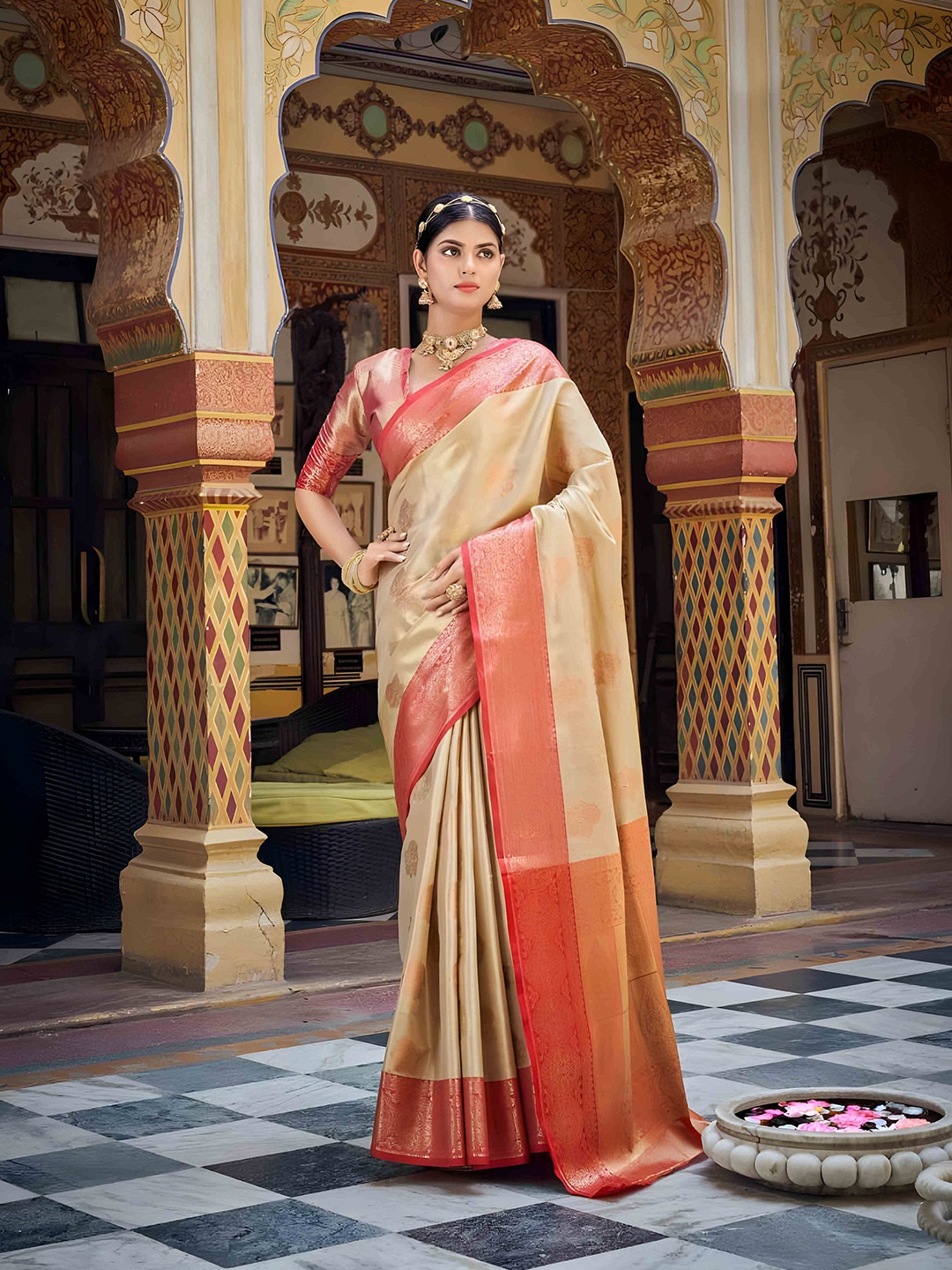 

MAGMINA Ethnic Motifs Woven Design Zari Pure Silk Kanjeevaram Saree, Beige