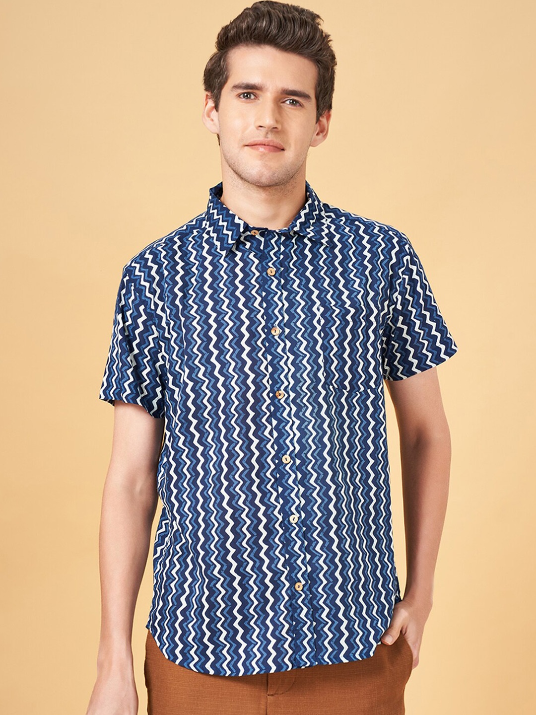 

YU by Pantaloons Opaque Chevron Printed Cotton Casual Shirt, Blue