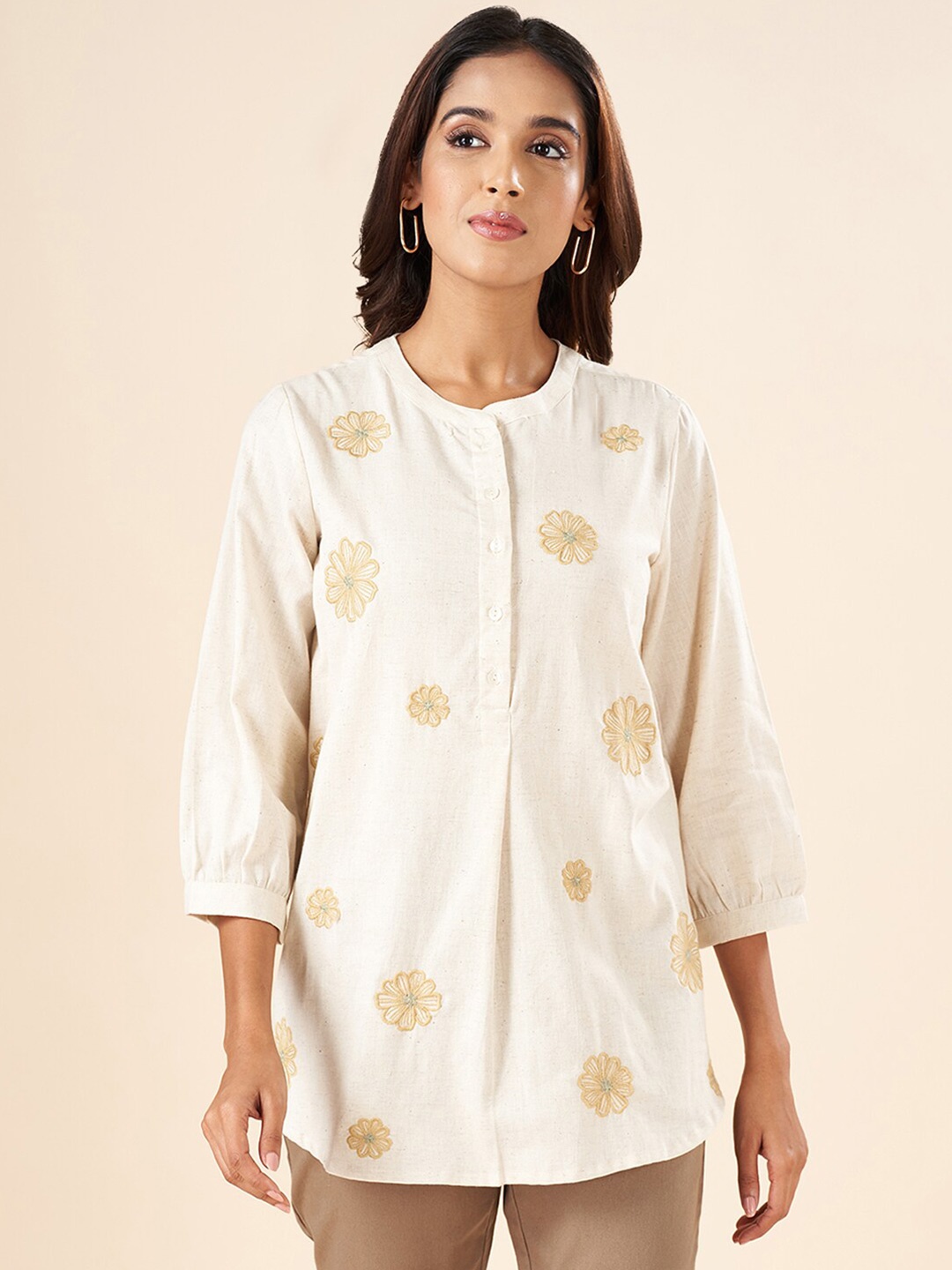 

AKKRITI BY PANTALOONS Floral Embroidered Cotton Tunic, Off white