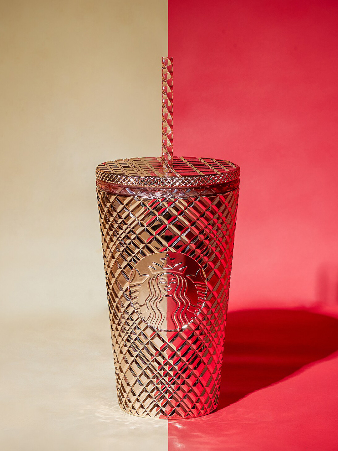 

Starbucks Holiday Gold-Toned 2 Pieces Textured Glossy Mug With Swirl Straw & Lid 473 ml