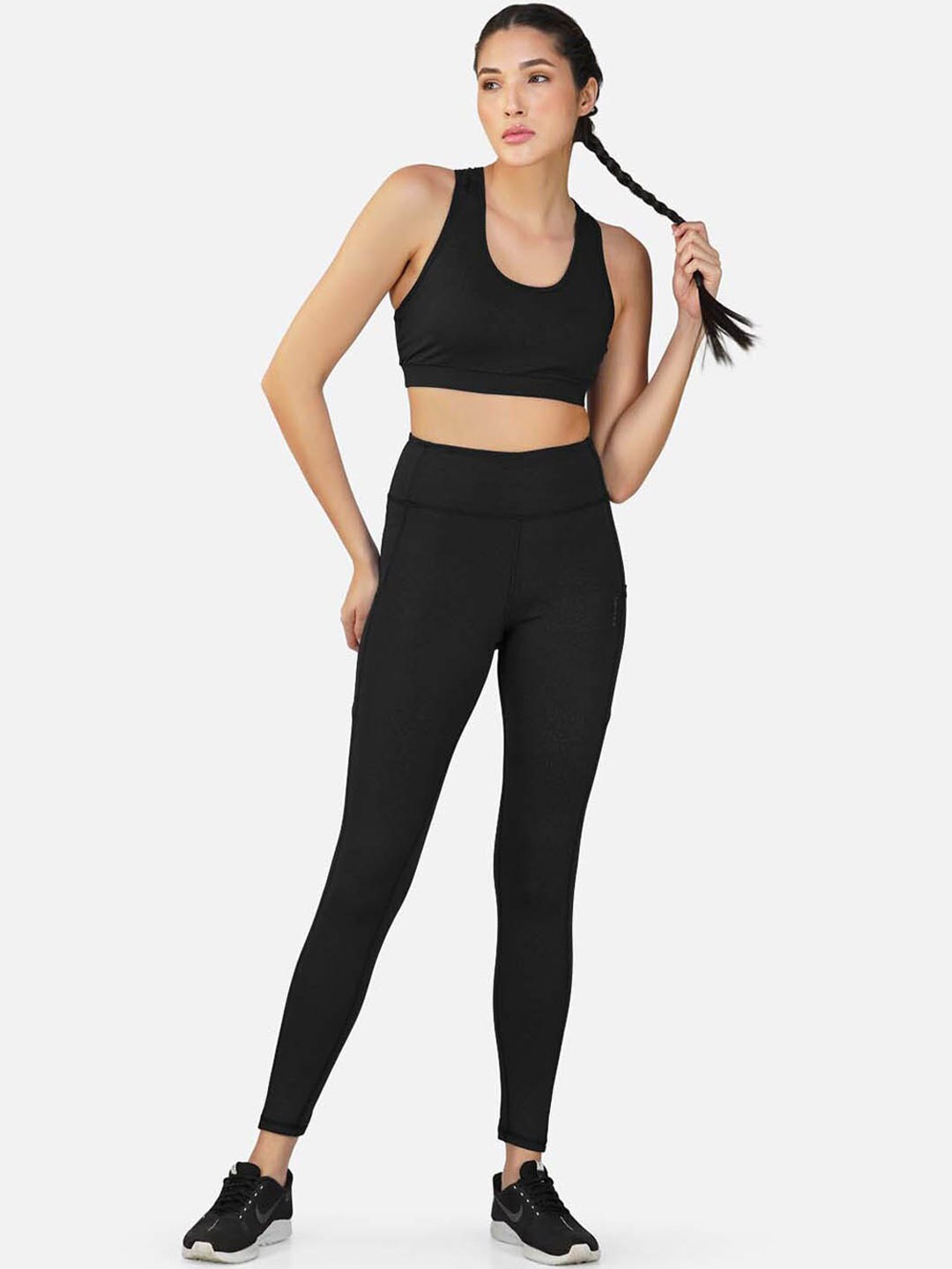 

IMPERATIVE Sport Bra & Tights, Black