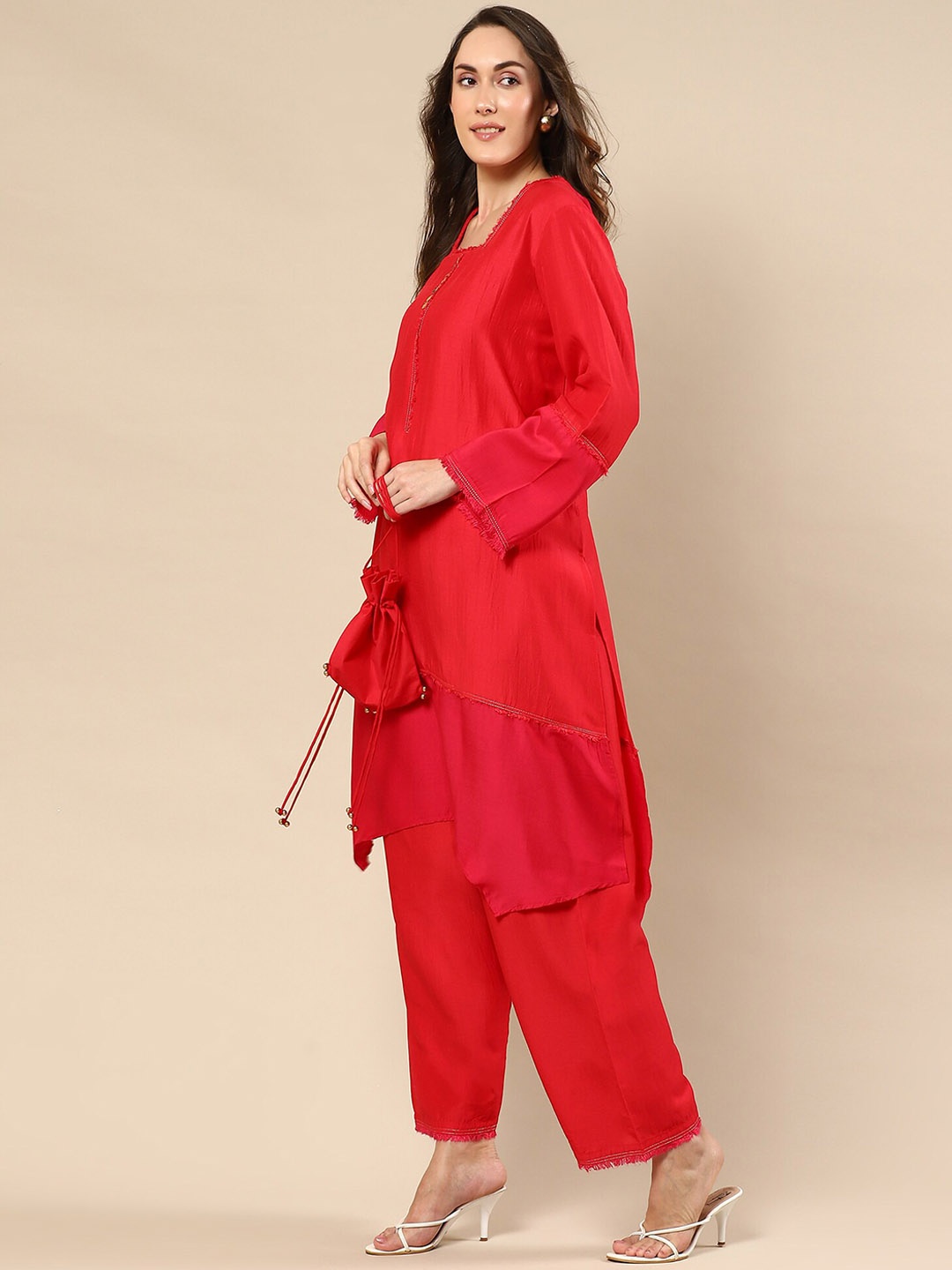 

NH KAPDEWALA Square Neck A-Line Kurta with Trousers, Red