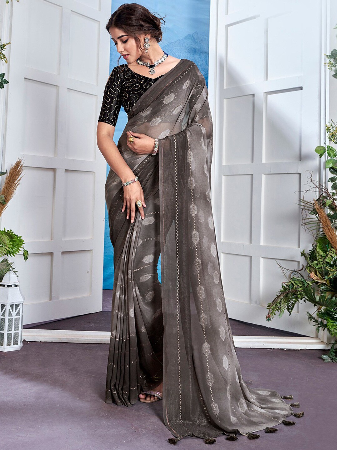 

Anouk Grey & White Geometric Printed Pure Georgette Saree