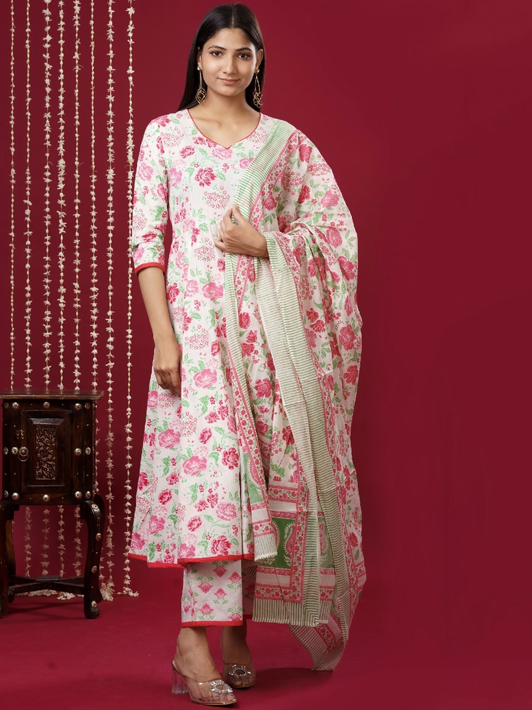 

mokshi Floral Printed Pure Cotton Kurta with Palazzos & Dupatta, White