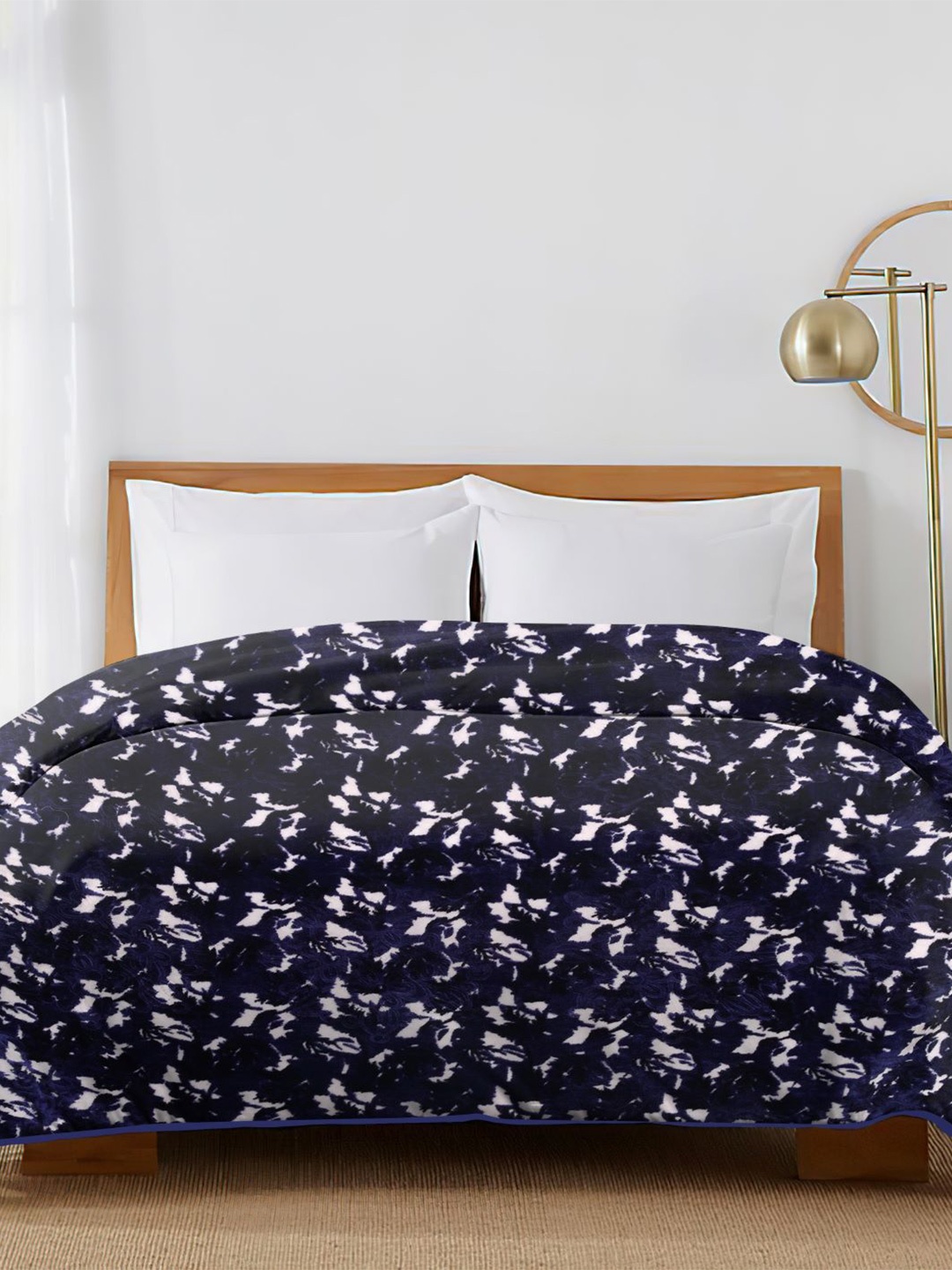 

Spangle Blue & White Mink Heavy Winter 500 GSM Double Bed Blanket
