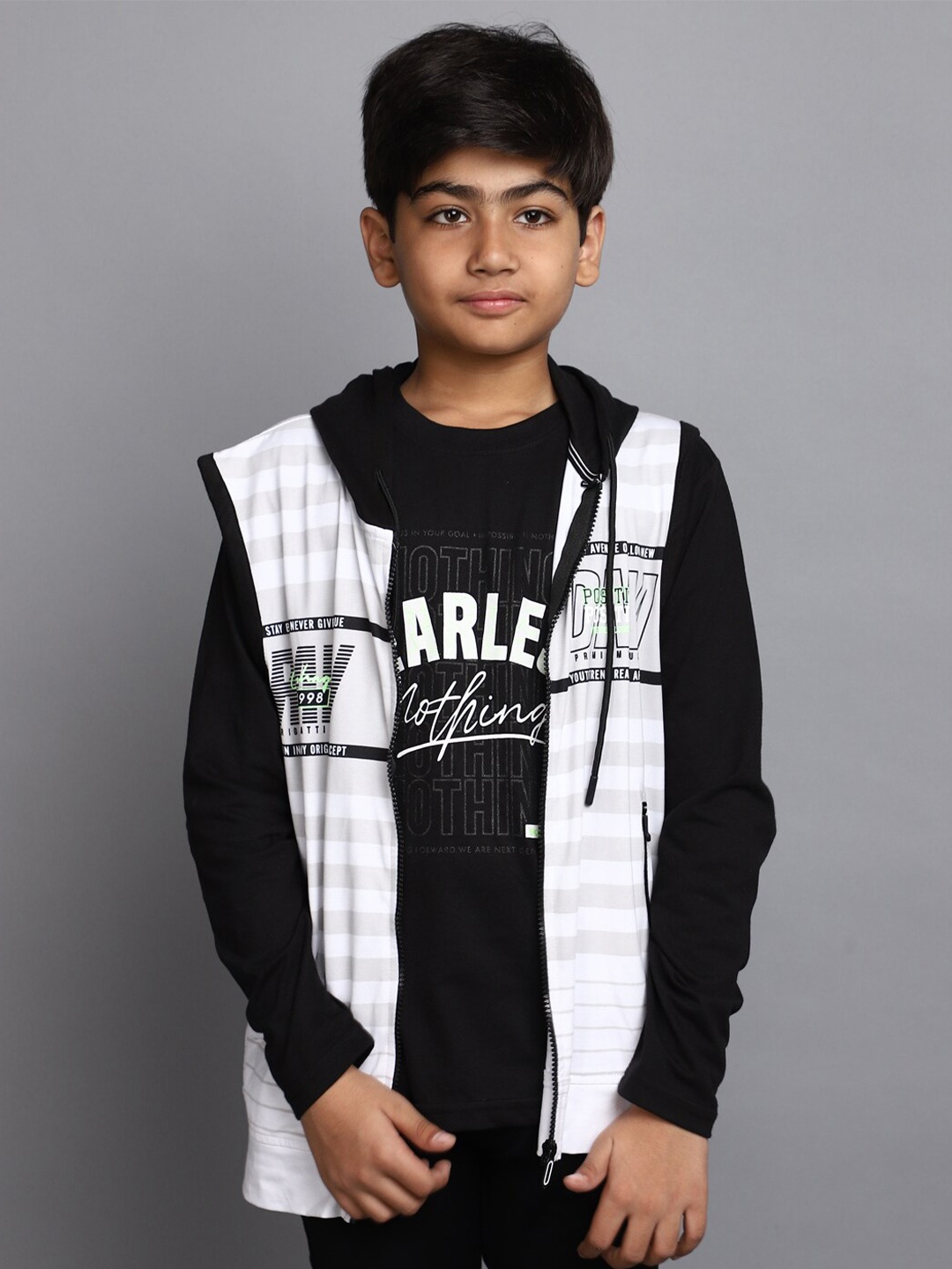 

V-Mart Boys Colourblocked Hooded Neck Sleeveless Regular Fit T-shirt, White