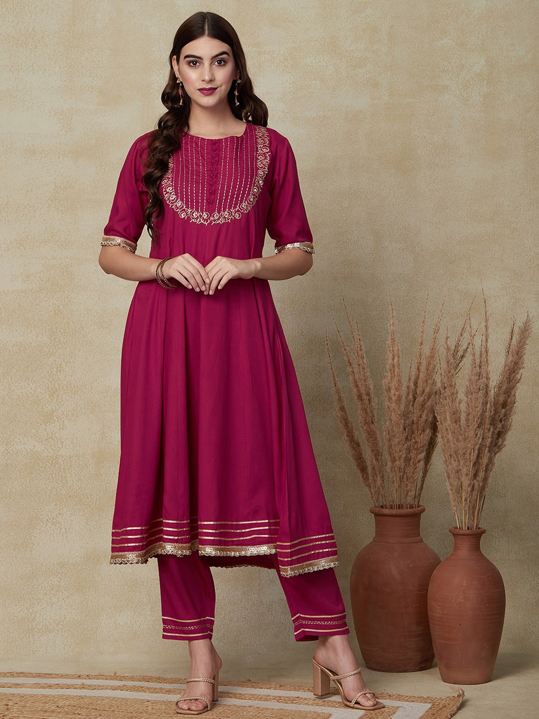 

FASHOR Floral Yoke Design Thread Work Kurta with Trousers, Magenta
