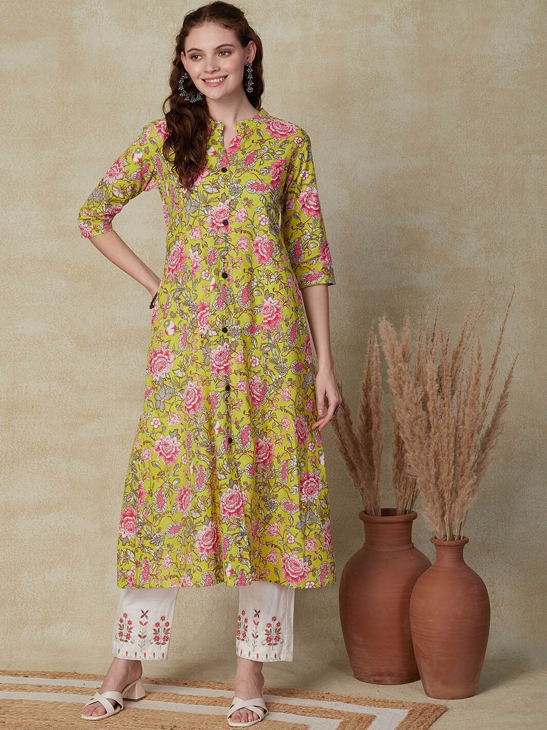 

FASHOR Floral Printed Straight Kurta, Lime green