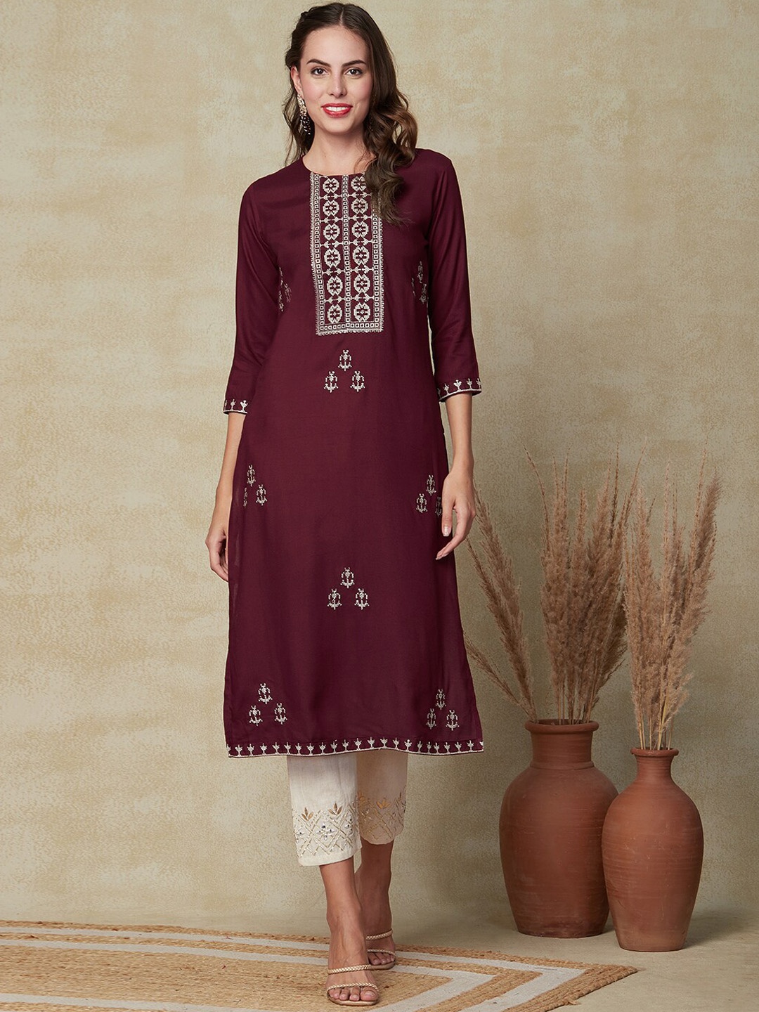 

FASHOR Ethnic Motifs Embroidered Straight Kurta, Maroon