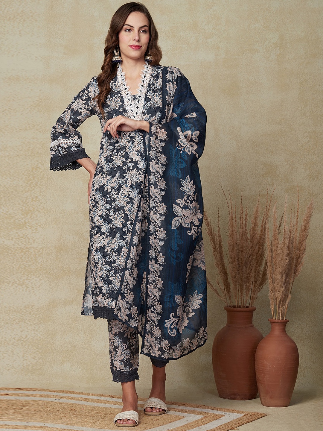 

FASHOR Grey Floral Printed Regular Pure Cotton Kurta with Trousers & Dupatta