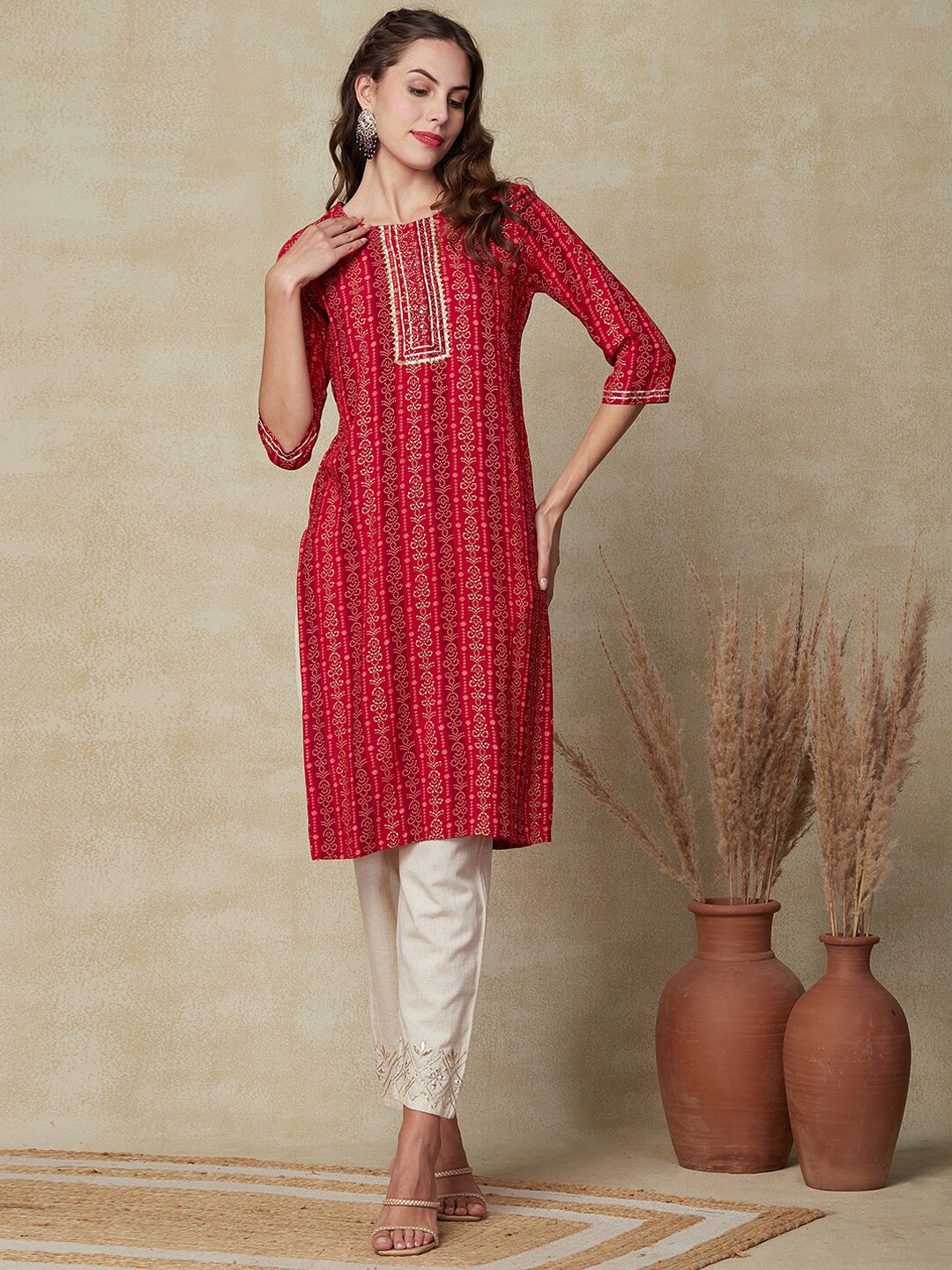 

FASHOR Ethnic Motifs Printed Gotta Patti Straight Kurta, Red