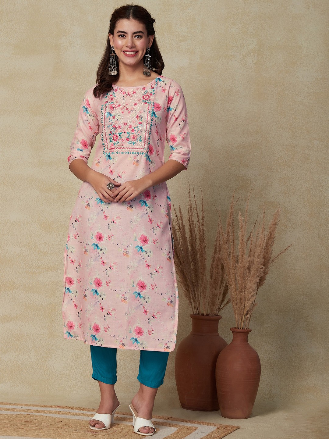 

FASHOR Floral Embroidered Chikankari Kurta, Pink