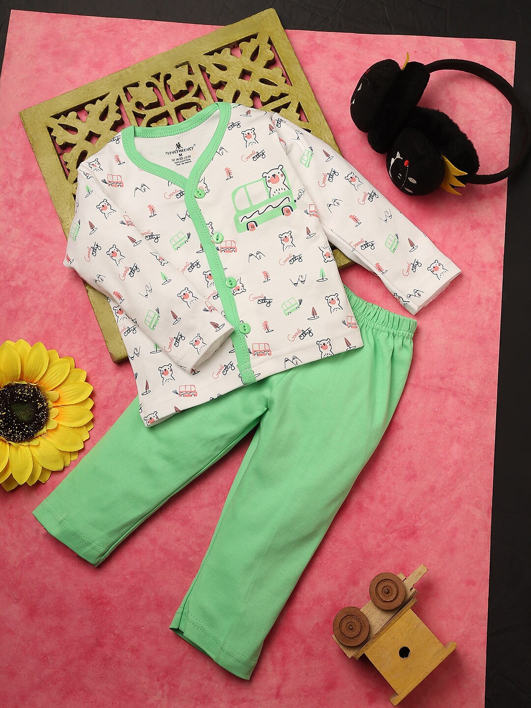 

V-Mart Infants Printed Pure Cotton T-Shirt With Trouser, Green