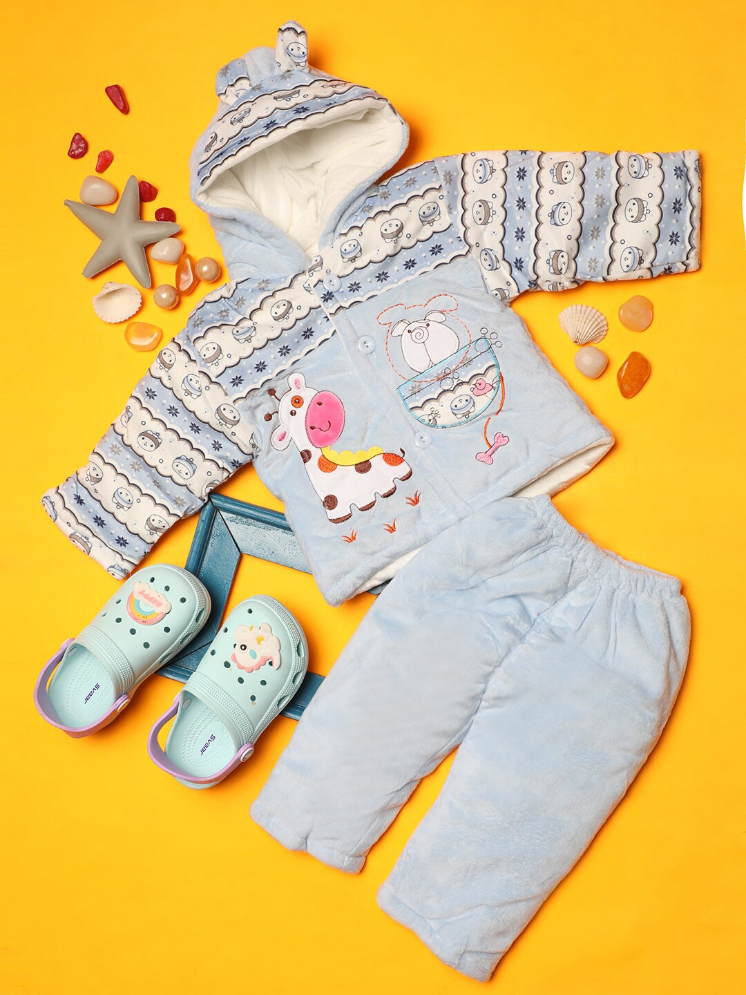 

V-Mart Infants Printed Velvet Hooded T-Shirt With Trousers, Blue