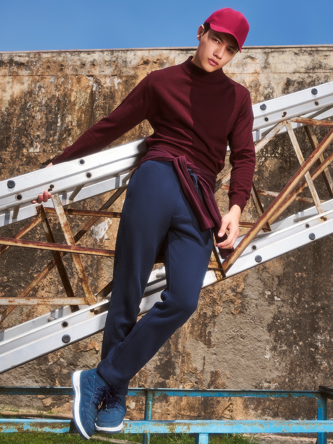 

Crimsoune Club Men Slim Fit Sports Track Pants, Navy blue