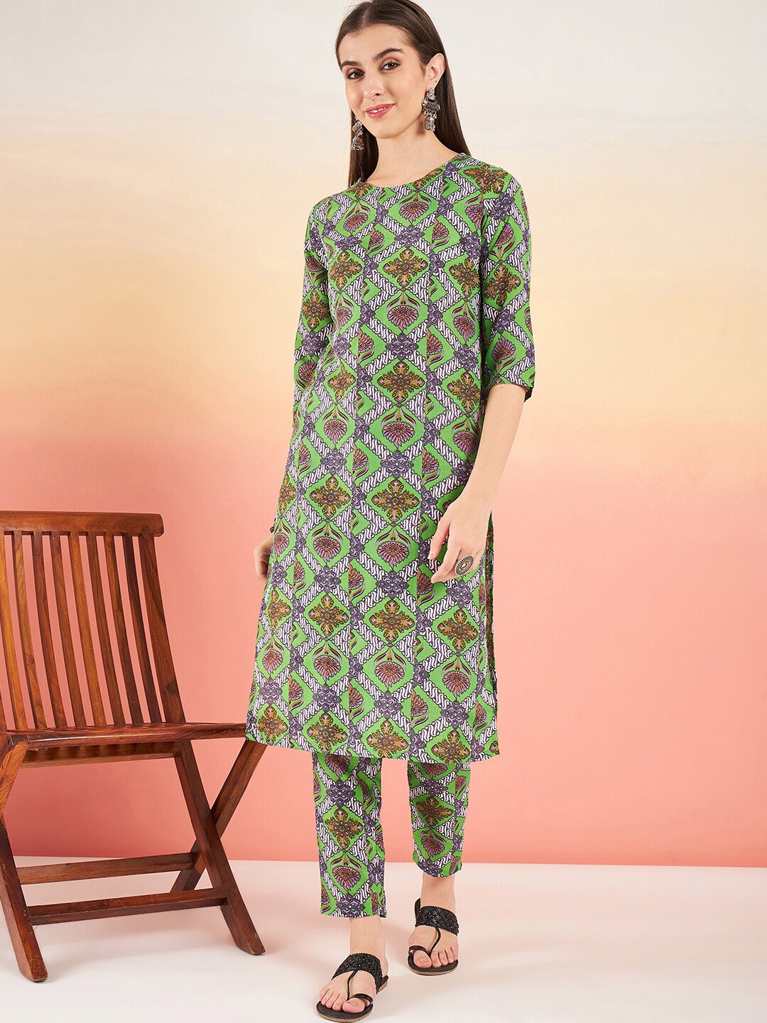 

Sangria Floral Printed Straight Kurta With Trouser, Lime green