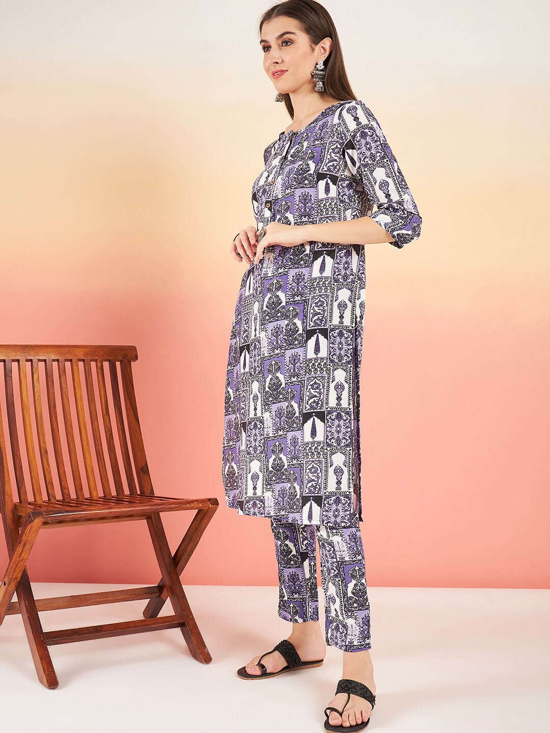 

Sangria Ethnic Motifs Printed Straight Kurta With Trouser, Lavender